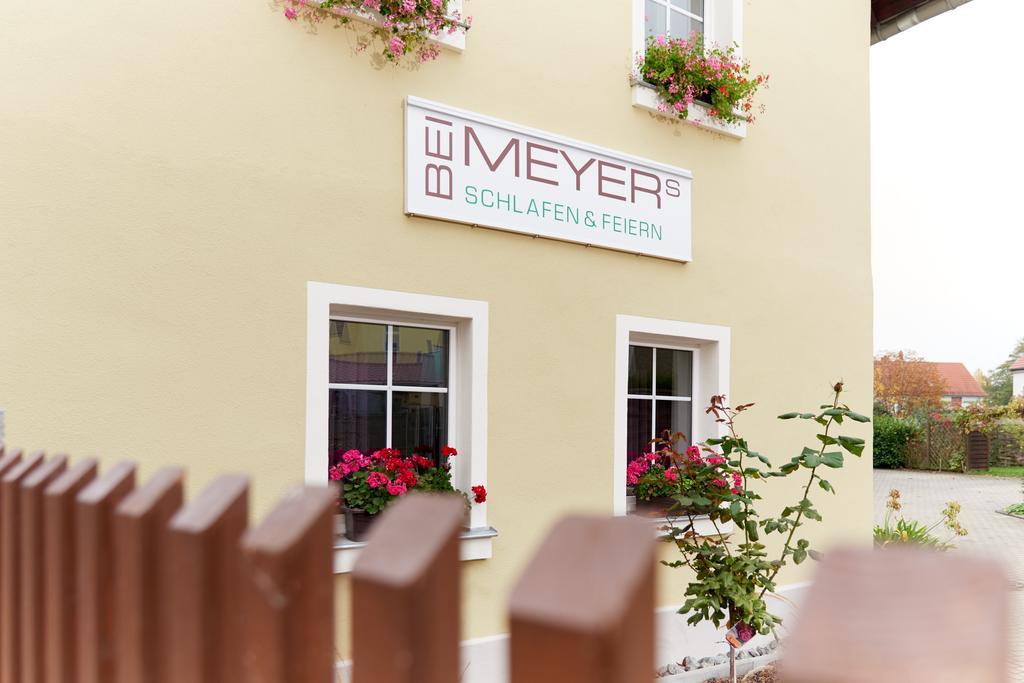 Hotel Bei Meyers Schlafen & Feiern à Bohlen  Extérieur photo
